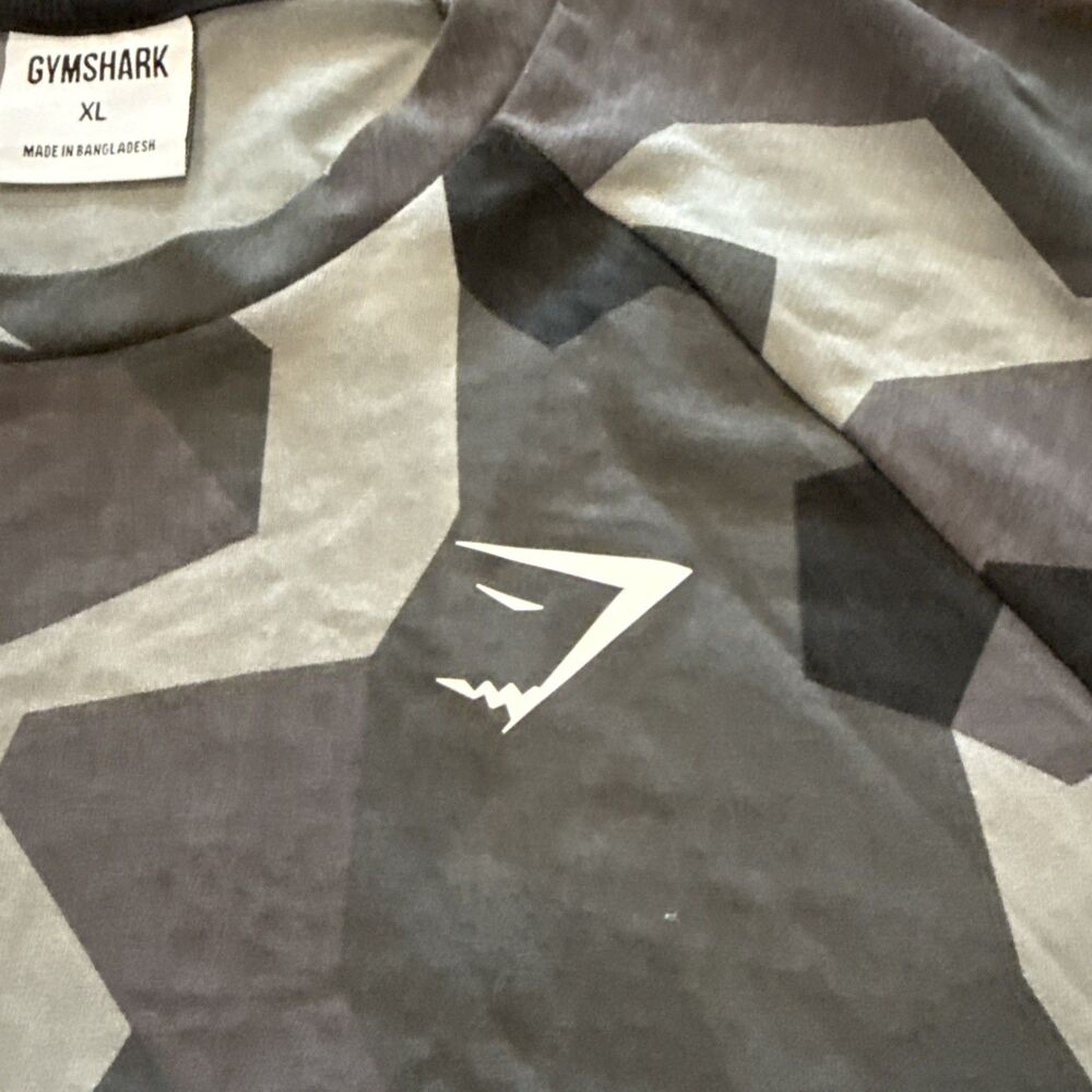 GYMSHARK Grey Camouflaged Design Size XL Cotton/Poly Tshirt GUC - Picture 2 of 11